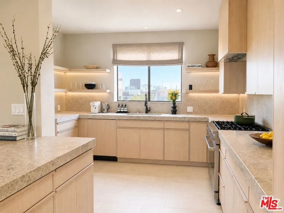 126 Croft Avenue #302 Los Angeles, CA 90048