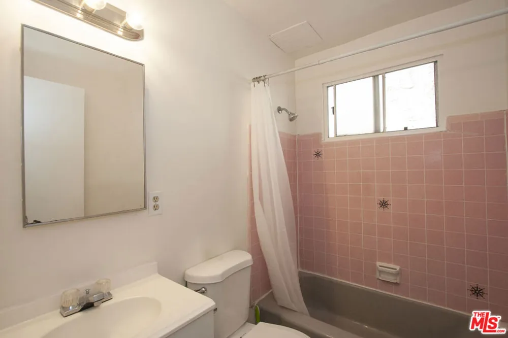 11521 Rochester Avenue #1 Los Angeles, CA 90025