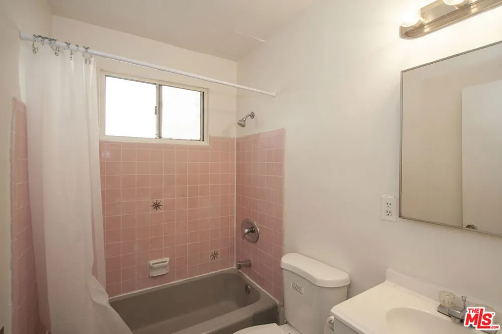11521 Rochester Avenue #1 Los Angeles, CA 90025