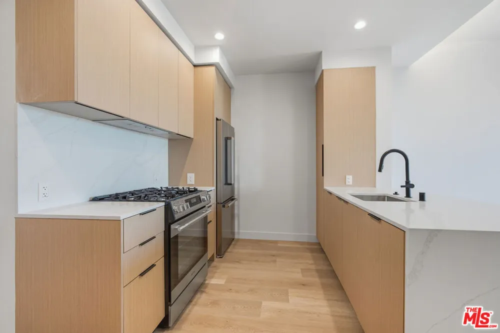 3555 Overland Avenue #407 Los Angeles, CA 90034