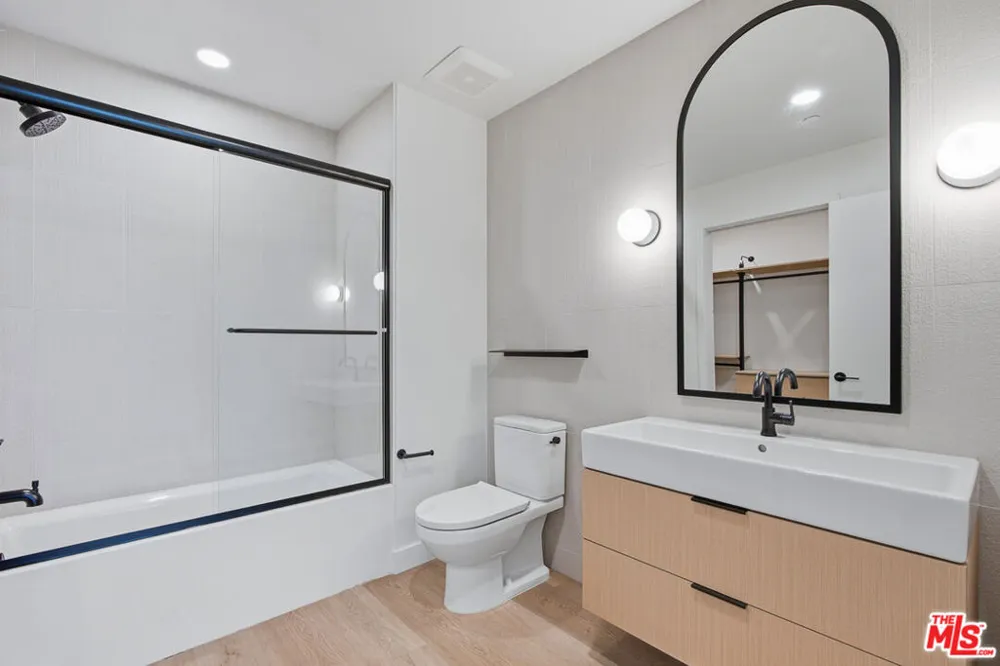 3555 Overland Avenue #407 Los Angeles, CA 90034