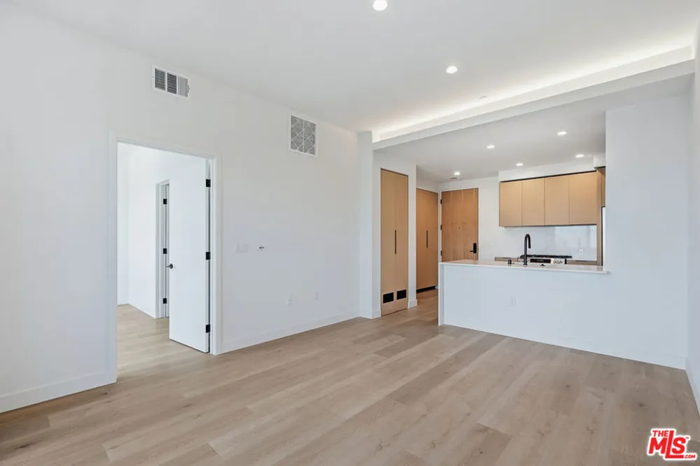 3555 Overland Avenue #407 Los Angeles, CA 90034