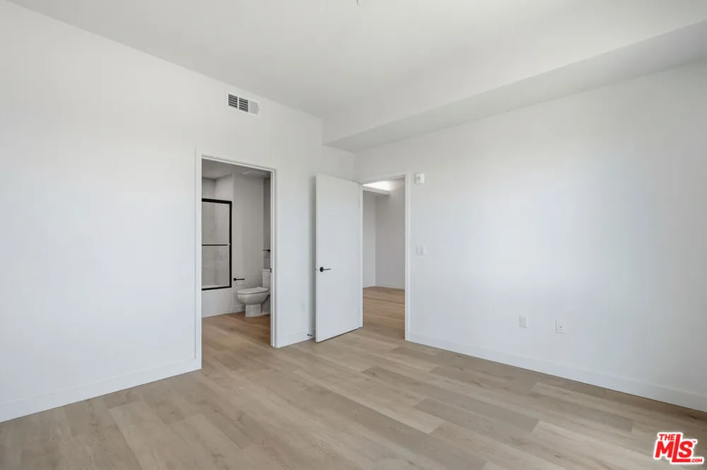3555 Overland Avenue #407 Los Angeles, CA 90034
