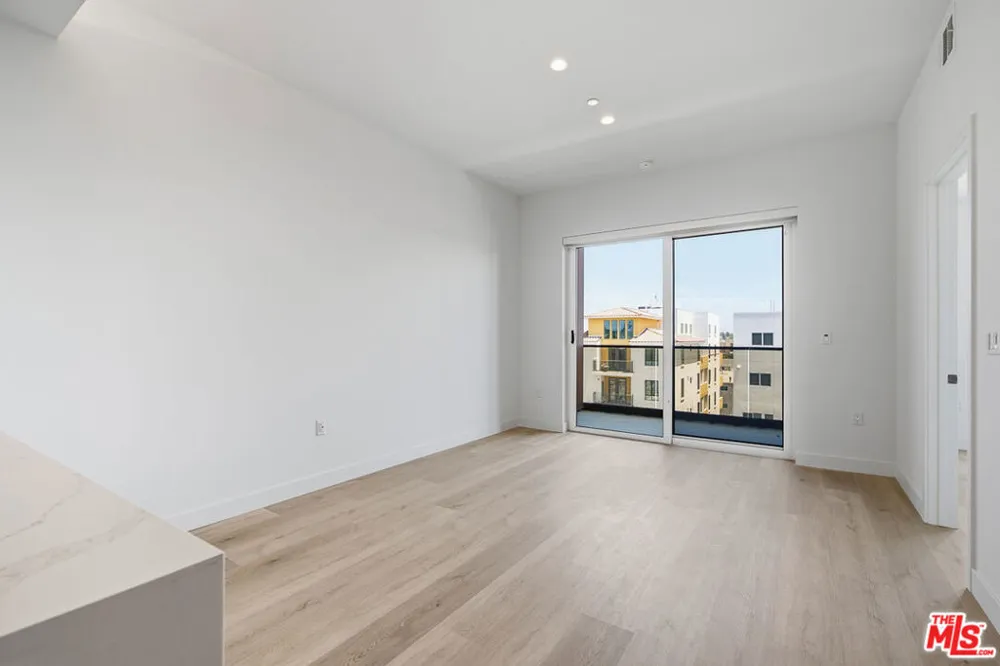 3555 Overland Avenue #407 Los Angeles, CA 90034