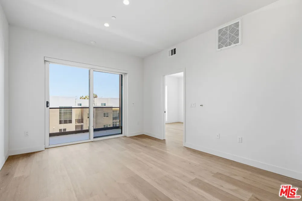 3555 Overland Avenue #407 Los Angeles, CA 90034