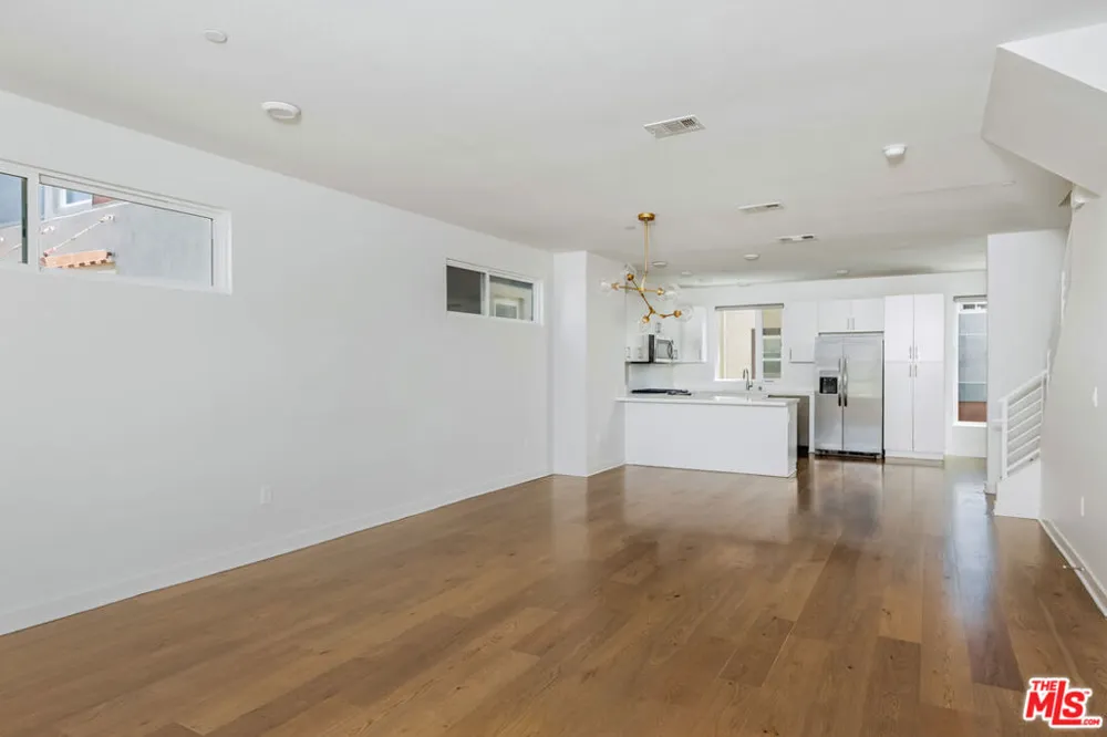 2581 Arvia Street #21 Los Angeles, CA 90065