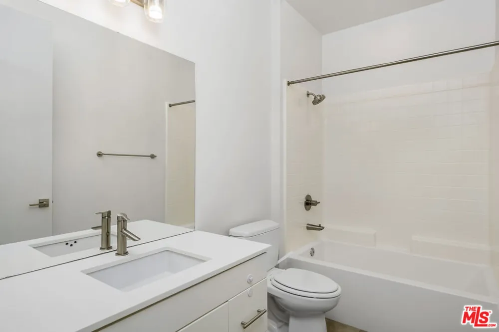 2581 Arvia Street #21 Los Angeles, CA 90065