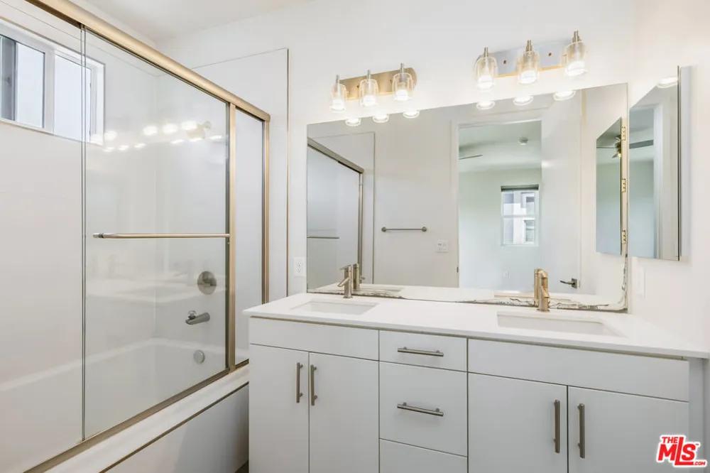 2581 Arvia Street #21 Los Angeles, CA 90065