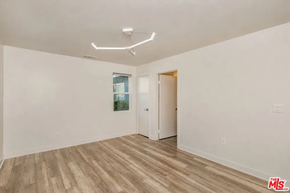 2581 Arvia Street #21 Los Angeles, CA 90065