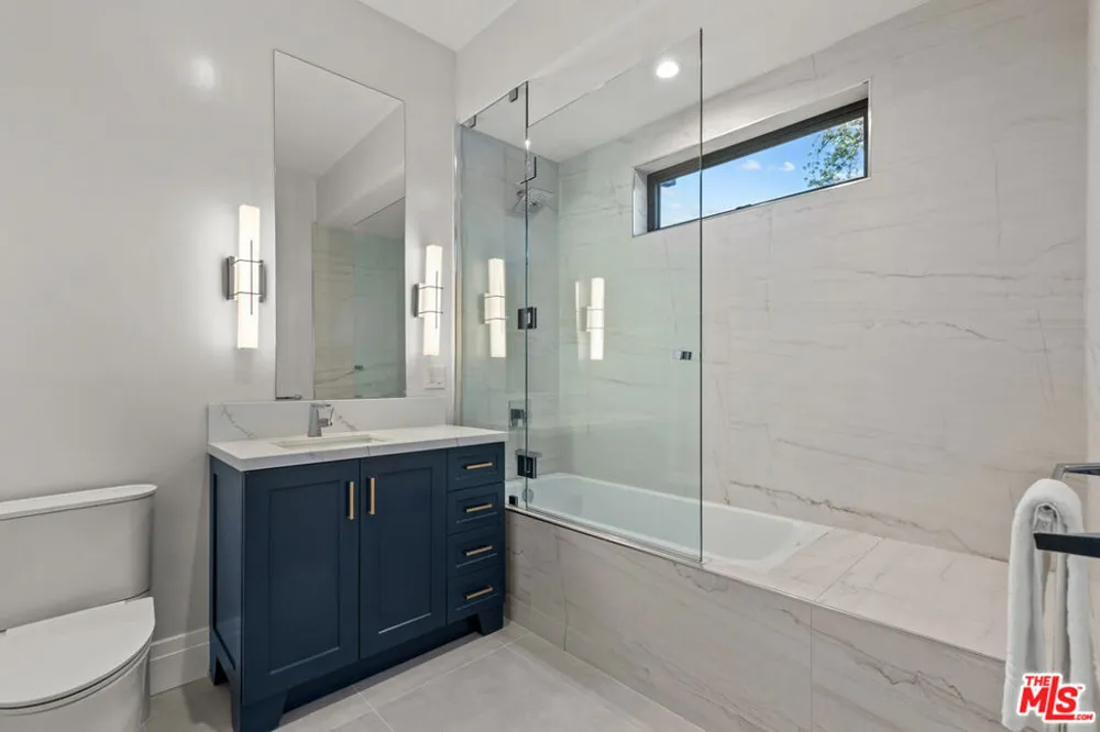 17401 Rancho Street Encino, CA 91316