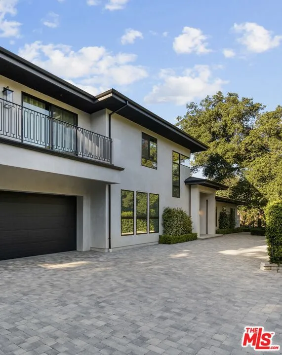 17401 Rancho Street Encino, CA 91316