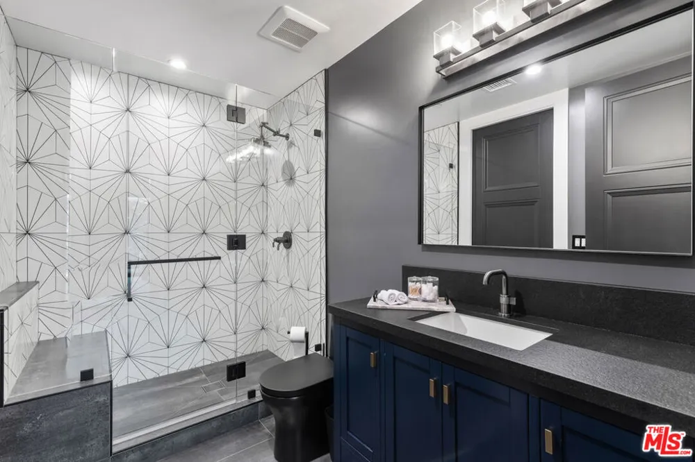 17401 Rancho Street Encino, CA 91316