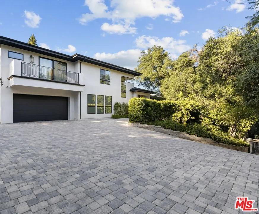 17401 Rancho Street Encino, CA 91316