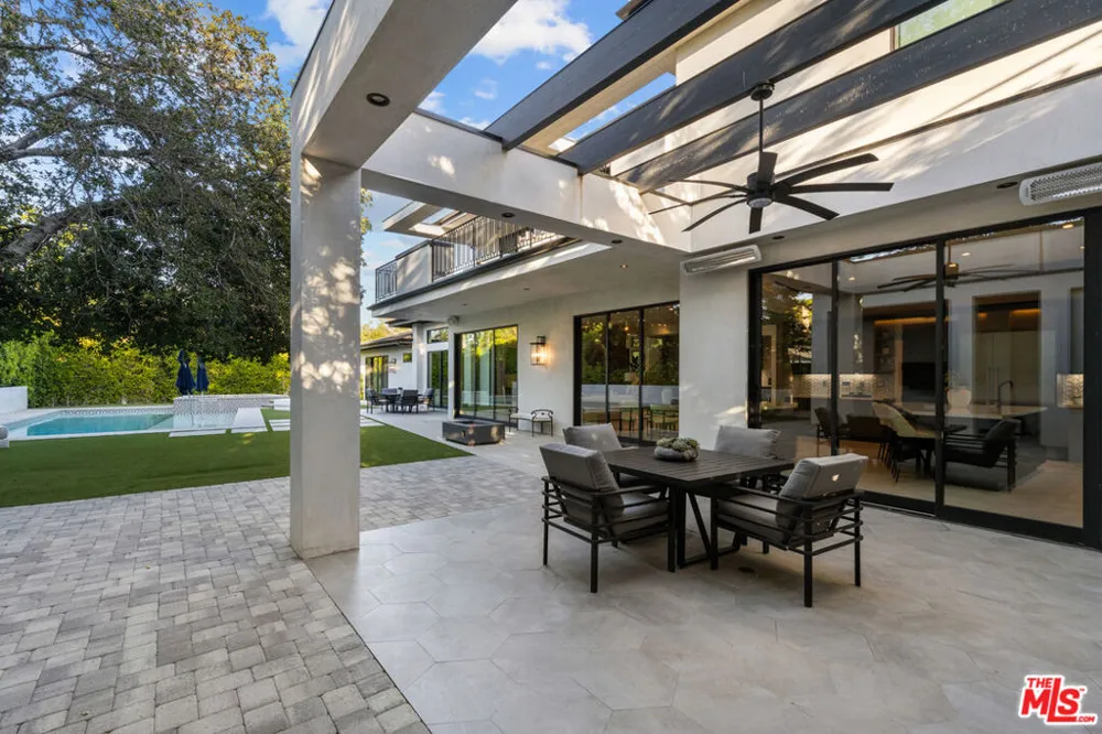 17401 Rancho Street Encino, CA 91316
