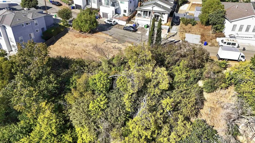 14643 Saturn Dr Castro Valley, CA 94578