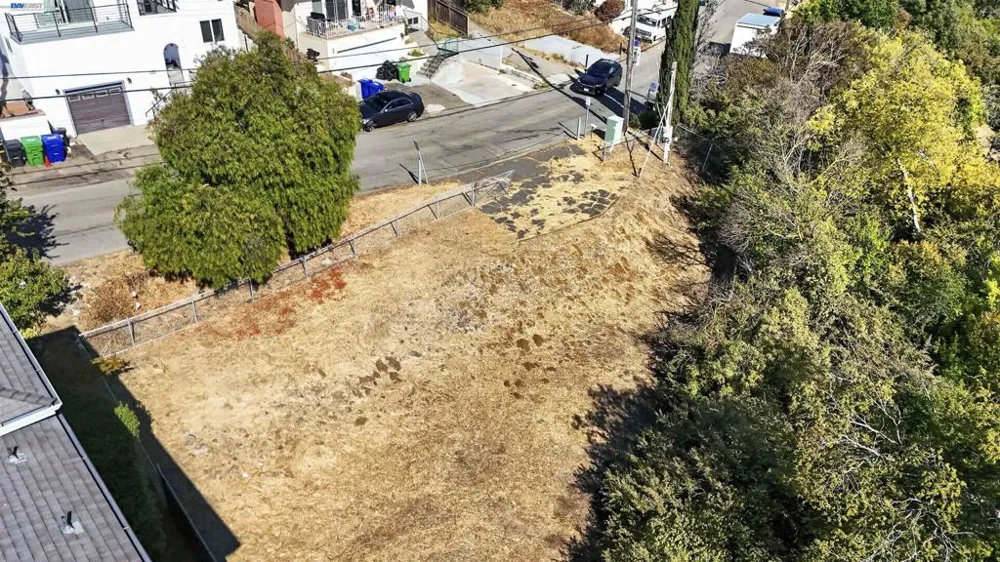 14643 Saturn Dr Castro Valley, CA 94578