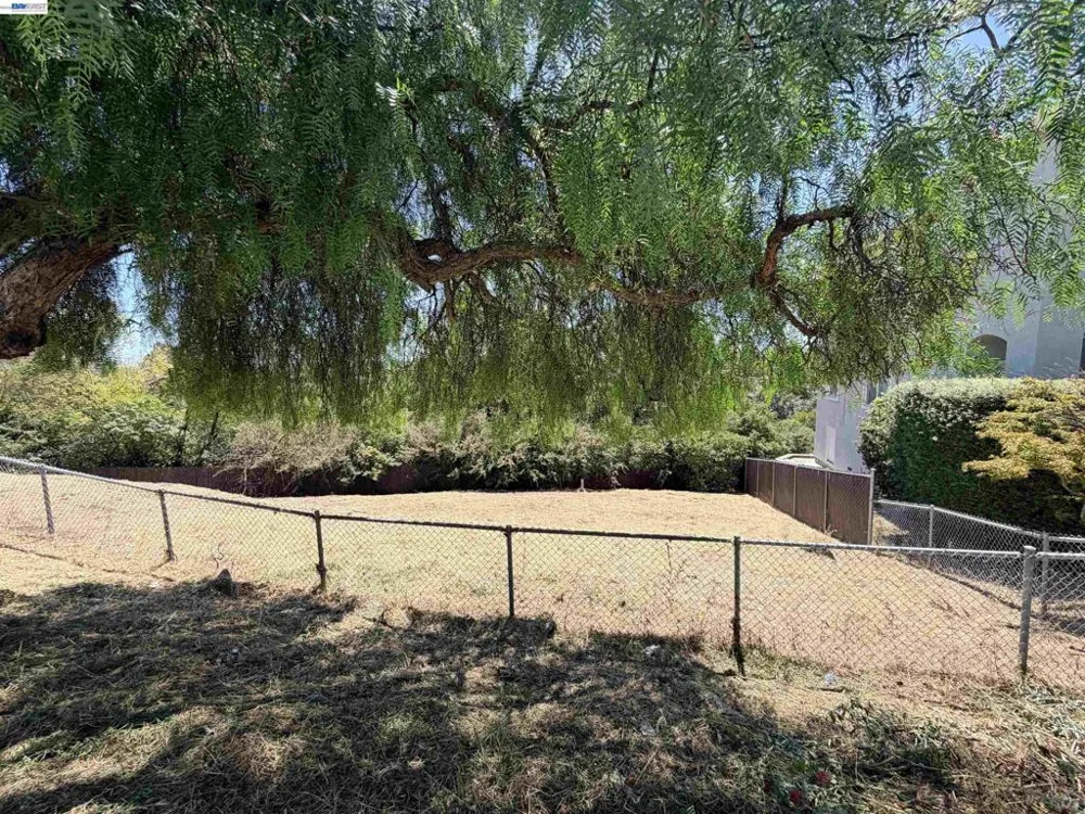 14643 Saturn Dr Castro Valley, CA 94578