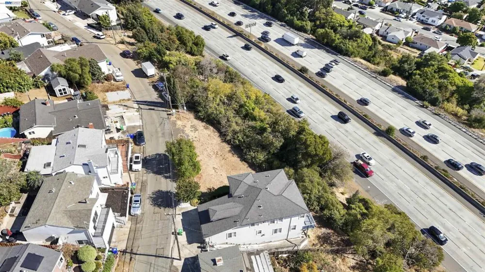 14643 Saturn Dr Castro Valley, CA 94578