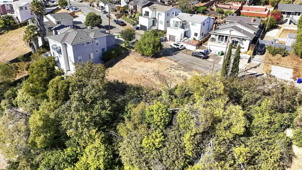 14643 Saturn Dr Castro Valley, CA 94578