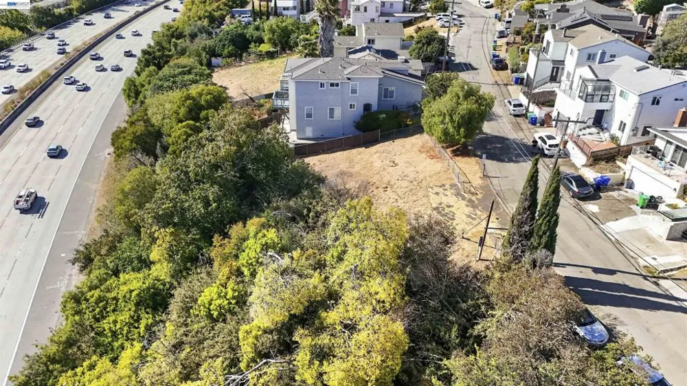 14643 Saturn Dr Castro Valley, CA 94578