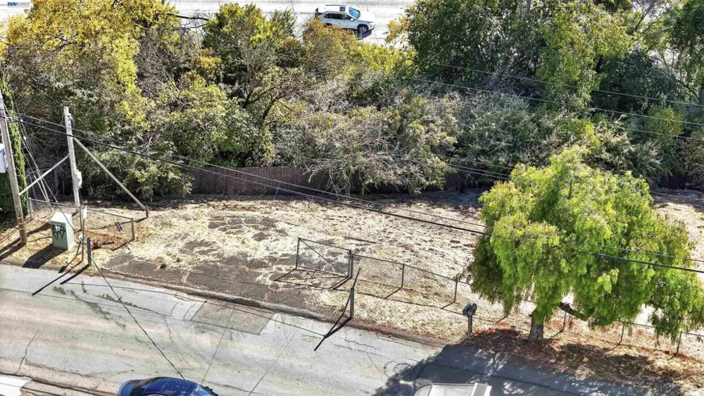 14643 Saturn Dr Castro Valley, CA 94578