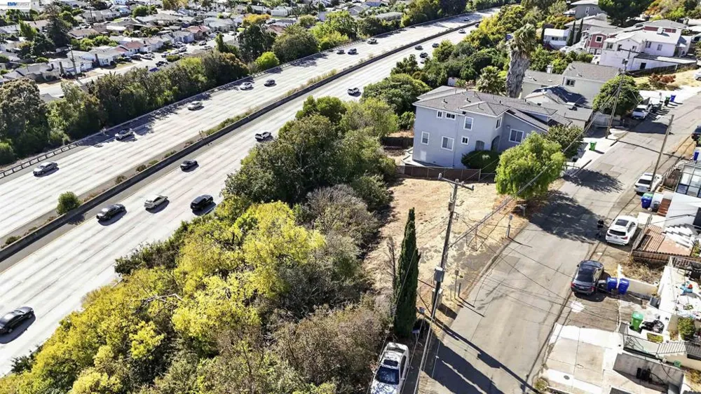 14643 Saturn Dr Castro Valley, CA 94578