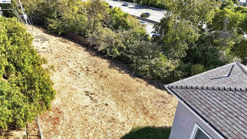 14643 Saturn Dr Castro Valley, CA 94578