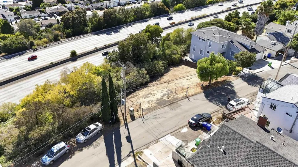 14643 Saturn Dr Castro Valley, CA 94578
