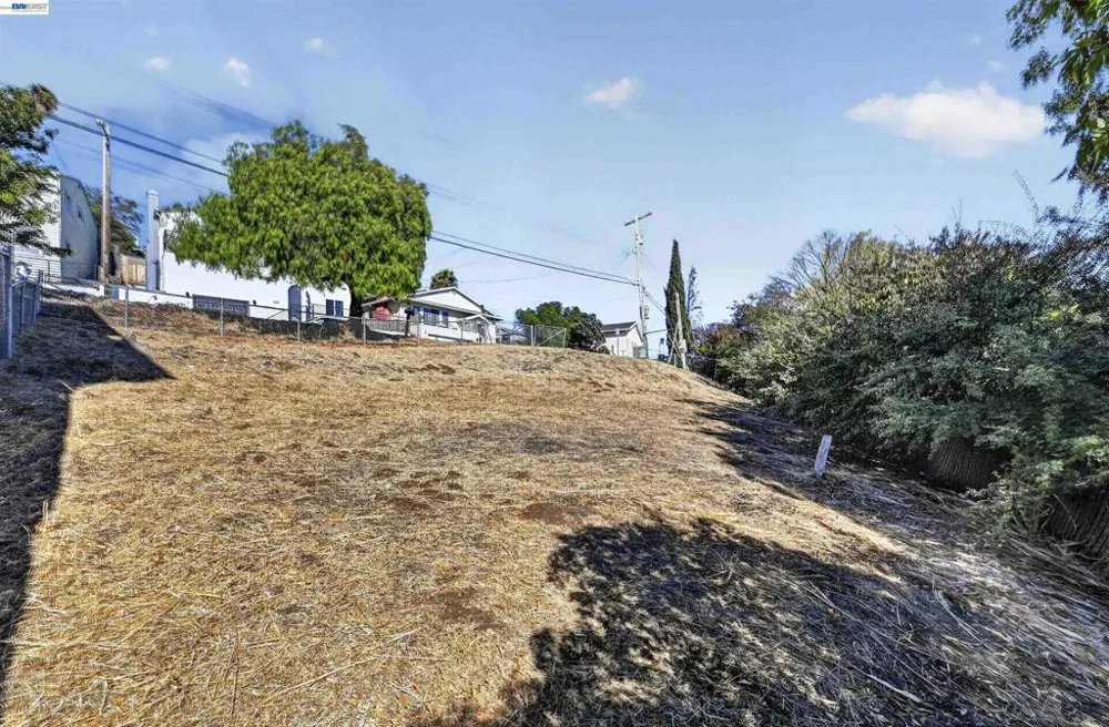 14643 Saturn Dr Castro Valley, CA 94578