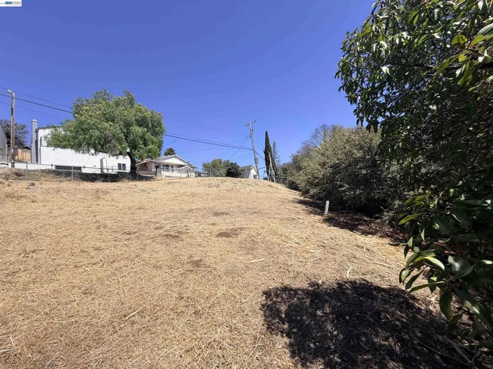 14643 Saturn Dr Castro Valley, CA 94578