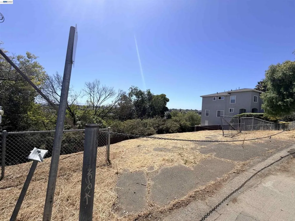 14643 Saturn Dr Castro Valley, CA 94578