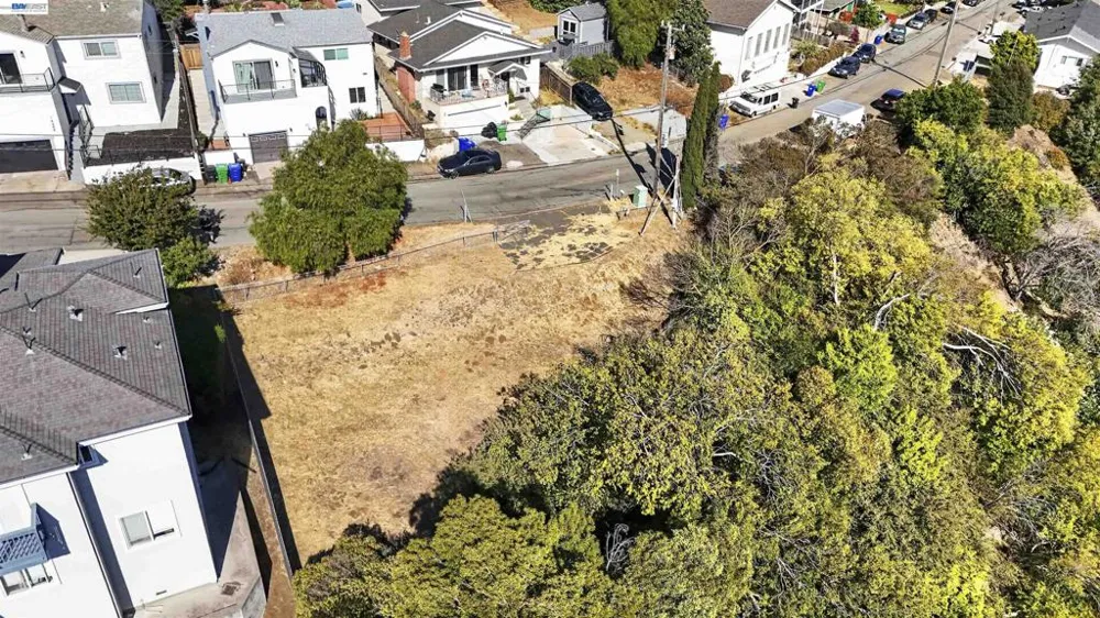 14643 Saturn Dr Castro Valley, CA 94578
