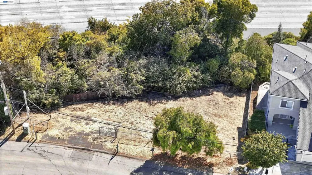 14643 Saturn Dr Castro Valley, CA 94578