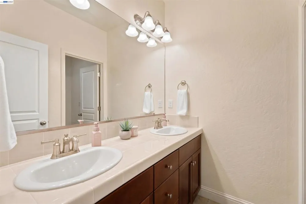 20031 Genteel Dr Friant, CA 93626
