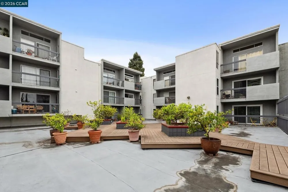 150 Pearl St #122 Oakland, CA 94611
