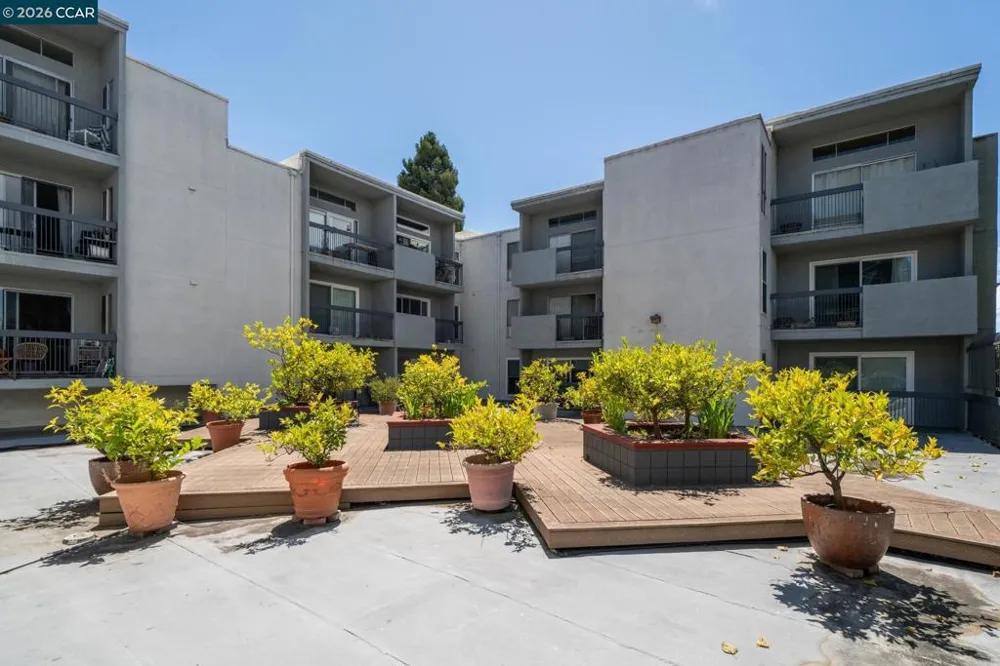150 Pearl St #122 Oakland, CA 94611