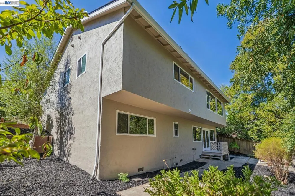 24818 Saint Luke Ct Hayward, CA 94541