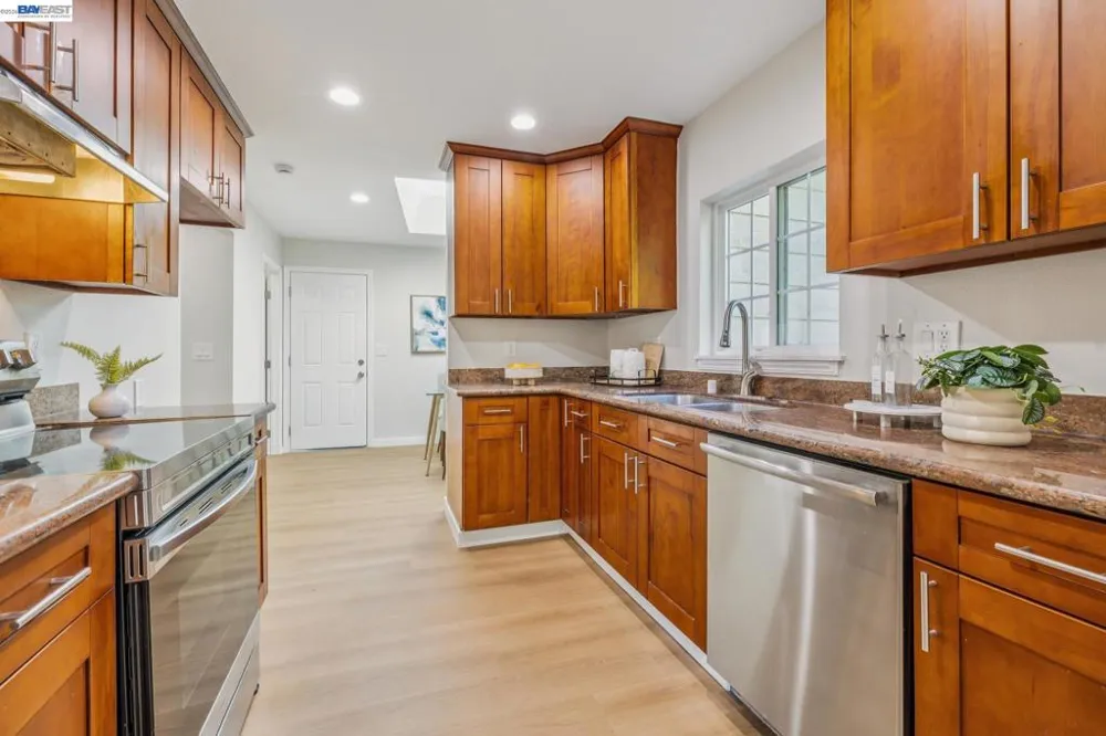 24818 Saint Luke Ct Hayward, CA 94541