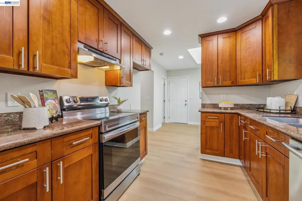 24818 Saint Luke Ct Hayward, CA 94541