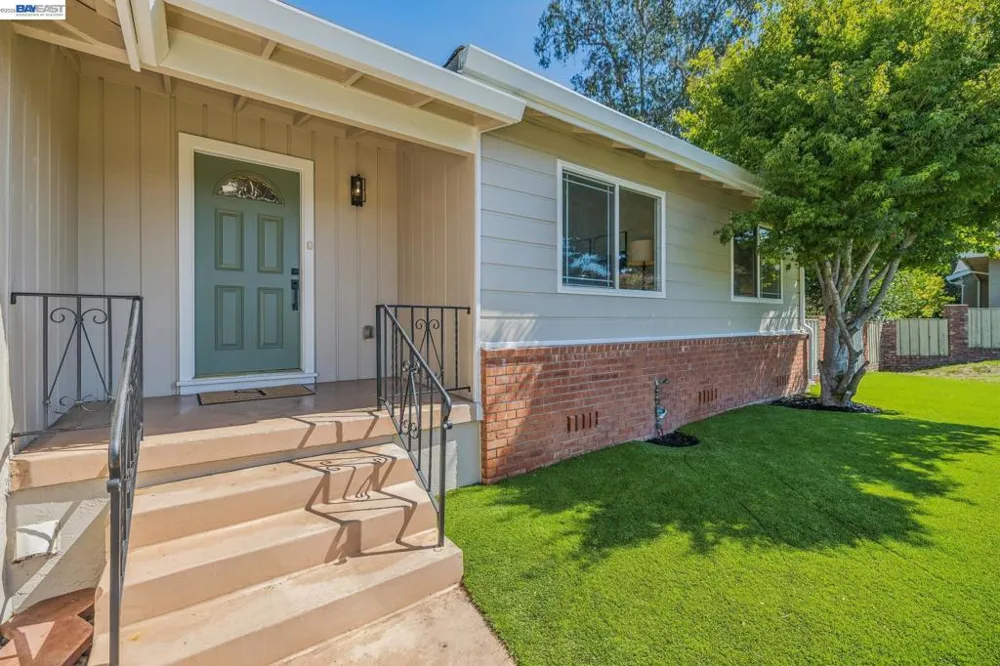 24818 Saint Luke Ct Hayward, CA 94541