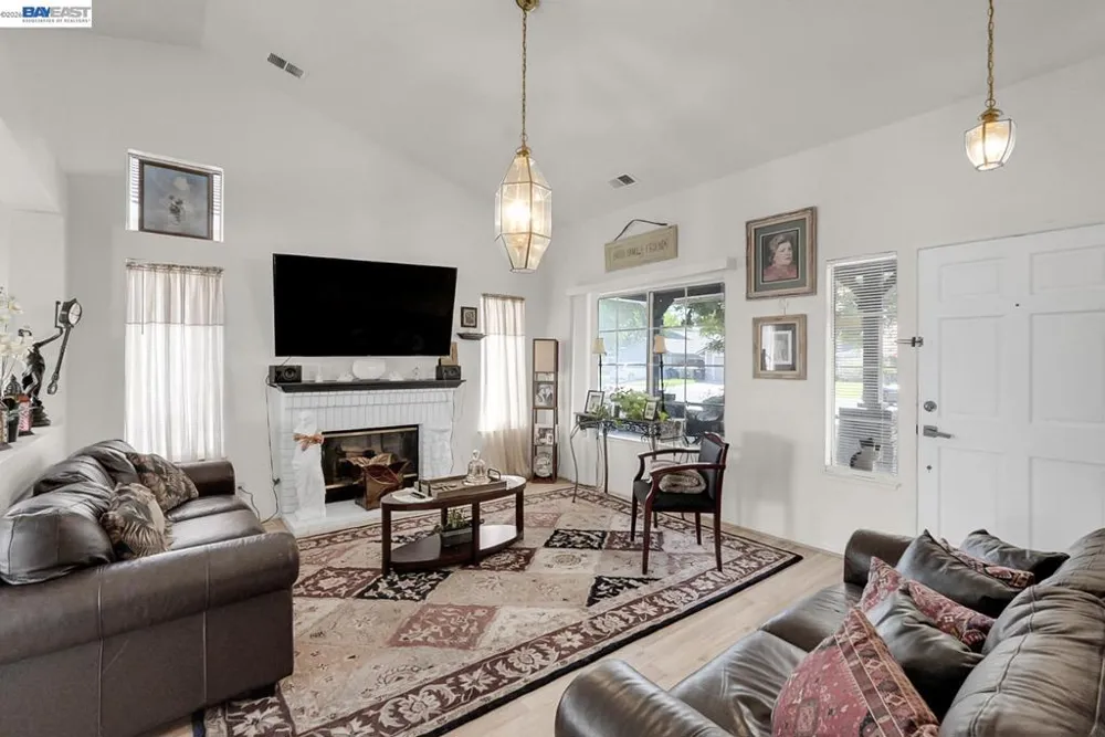 1324 Riverette Dr. Modesto, CA 95351