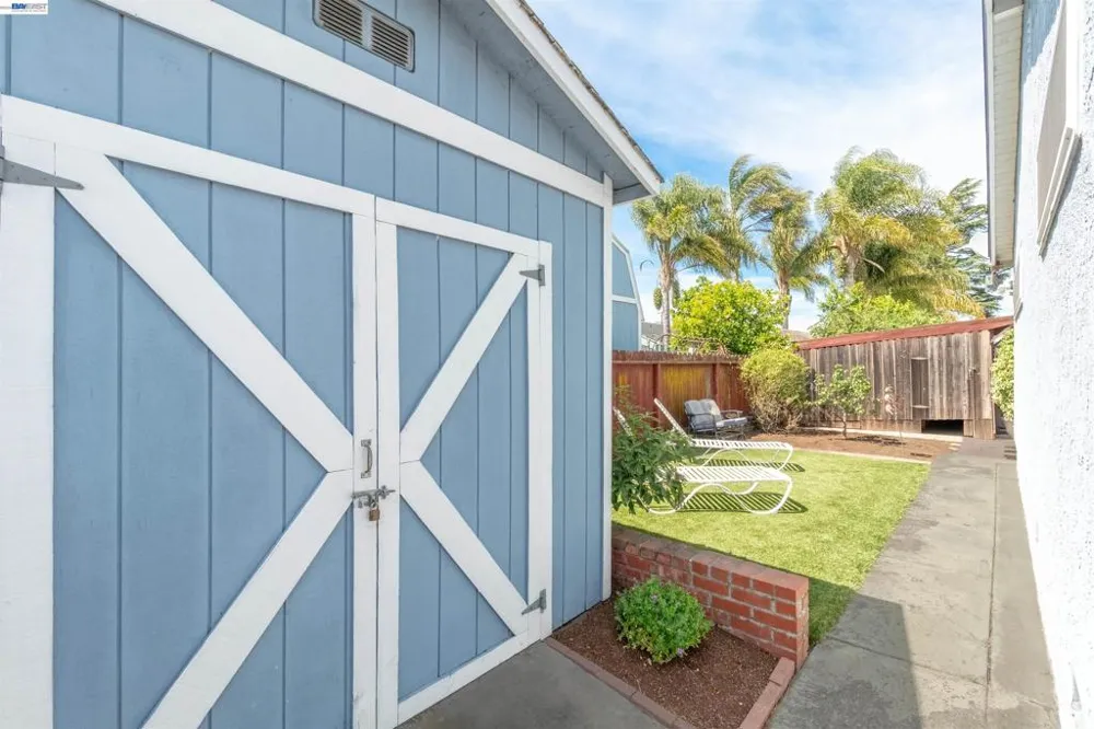 15209 Farnsworth St San Leandro, CA 94579