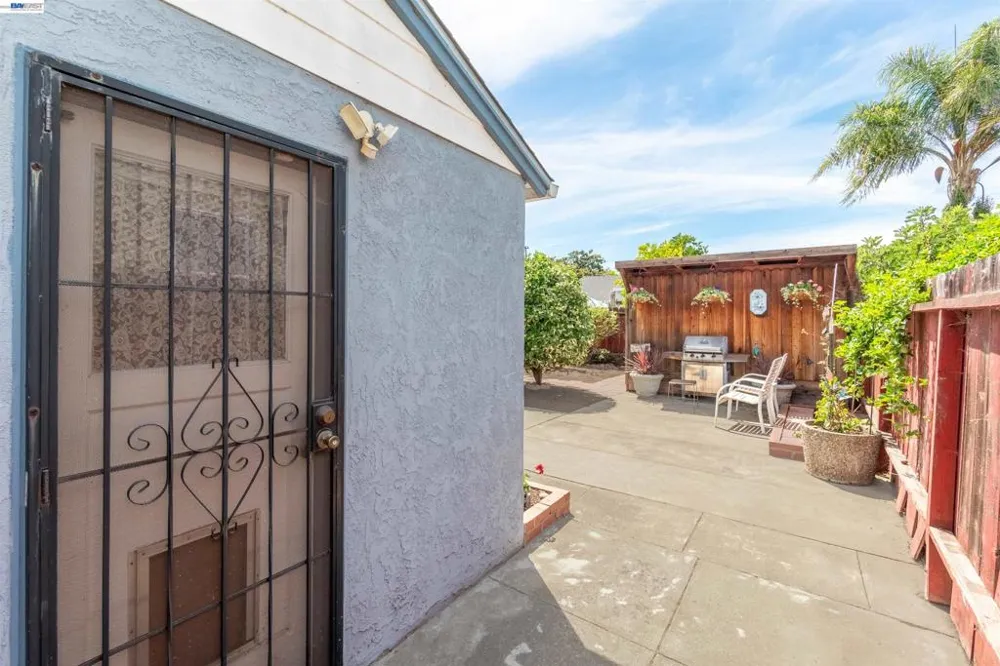 15209 Farnsworth St San Leandro, CA 94579