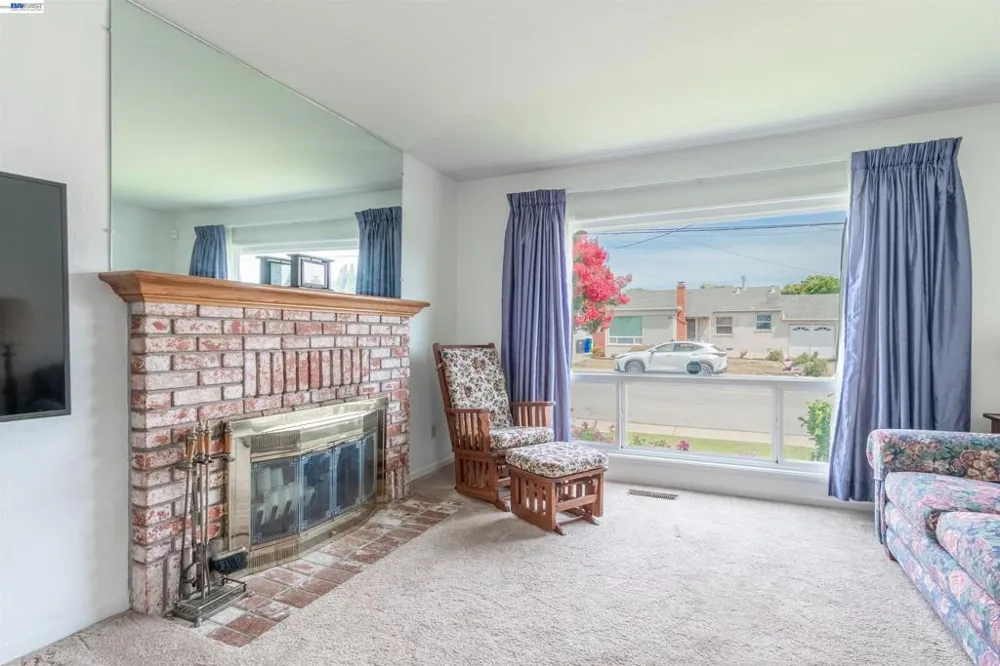 15209 Farnsworth St San Leandro, CA 94579