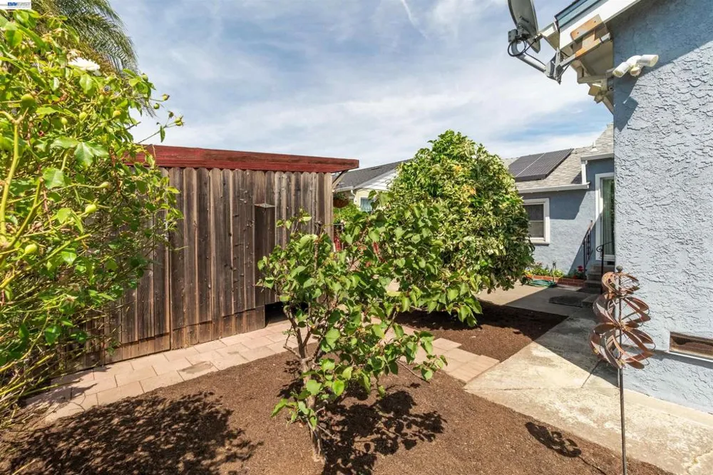 15209 Farnsworth St San Leandro, CA 94579
