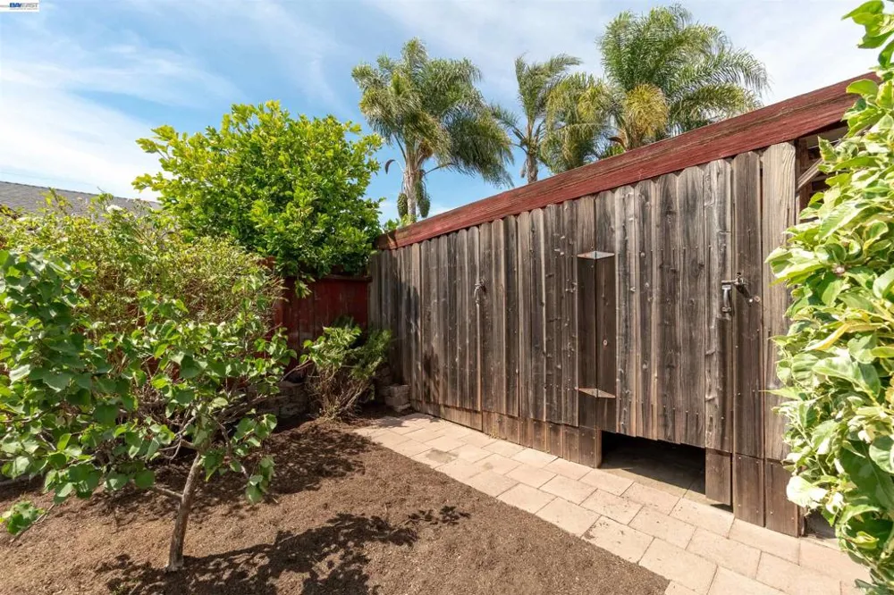 15209 Farnsworth St San Leandro, CA 94579