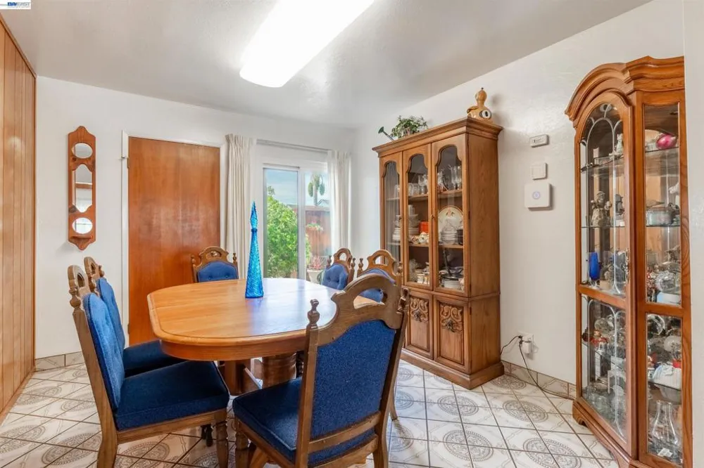 15209 Farnsworth St San Leandro, CA 94579