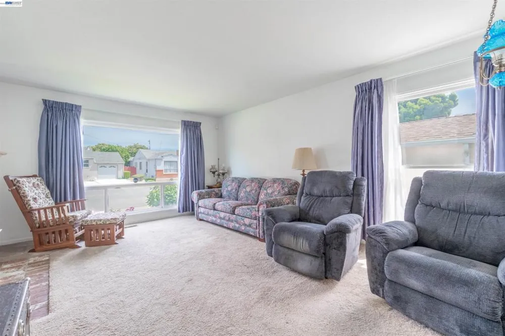 15209 Farnsworth St San Leandro, CA 94579