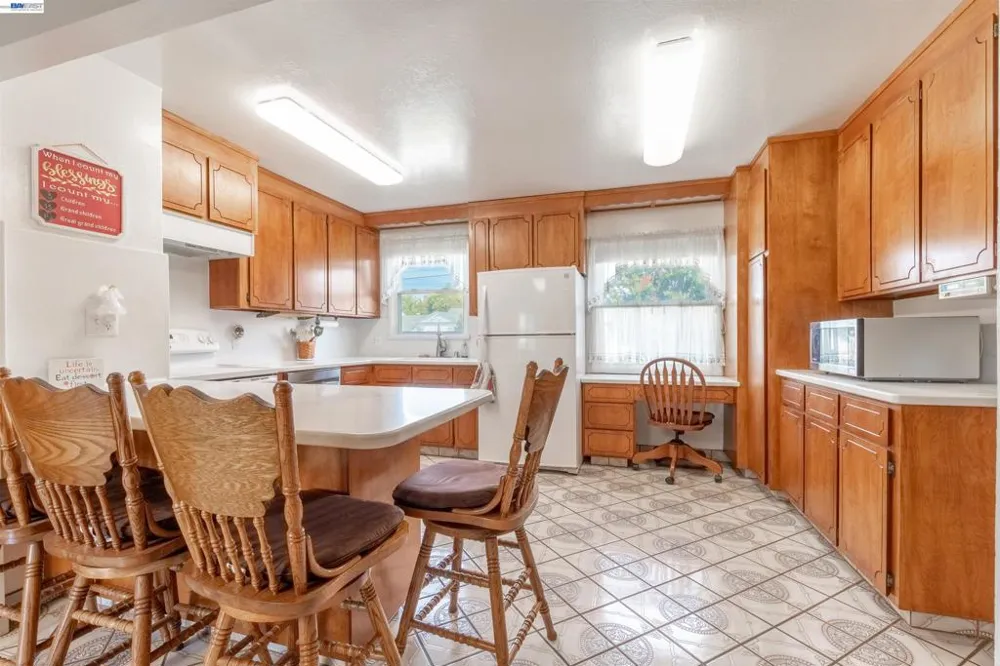 15209 Farnsworth St San Leandro, CA 94579