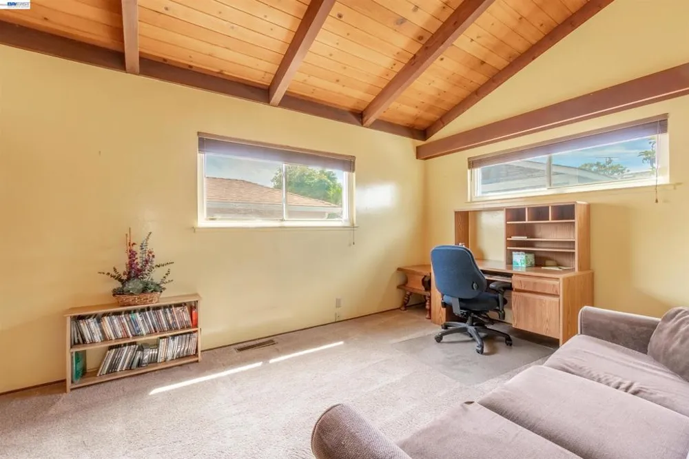 15209 Farnsworth St San Leandro, CA 94579